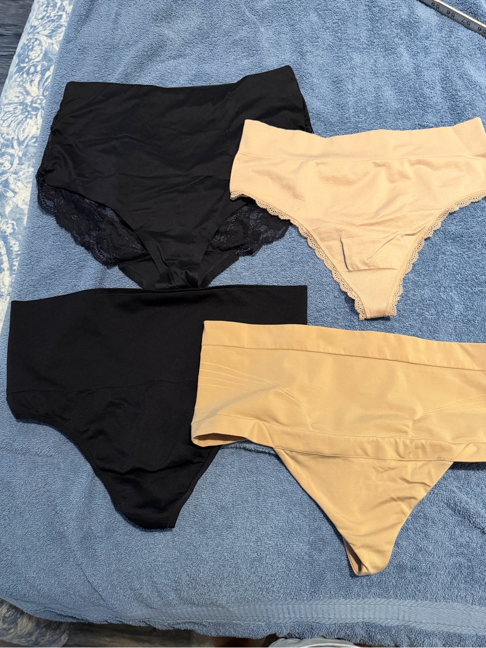 4 Seamless High-Waist & Thong Underwear Set - Black and Nude